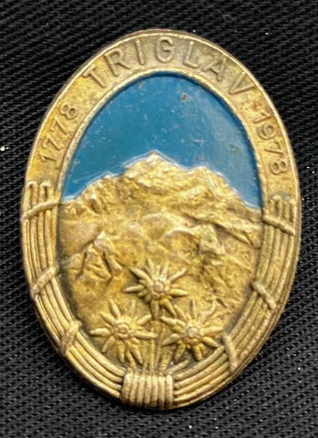 Slovenian Mountaineering Pin 60